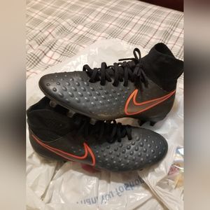 Nike JR Magista Obra II 2 FG Black & Crimson Soccer Cleat Sz 5.5 pre owened.